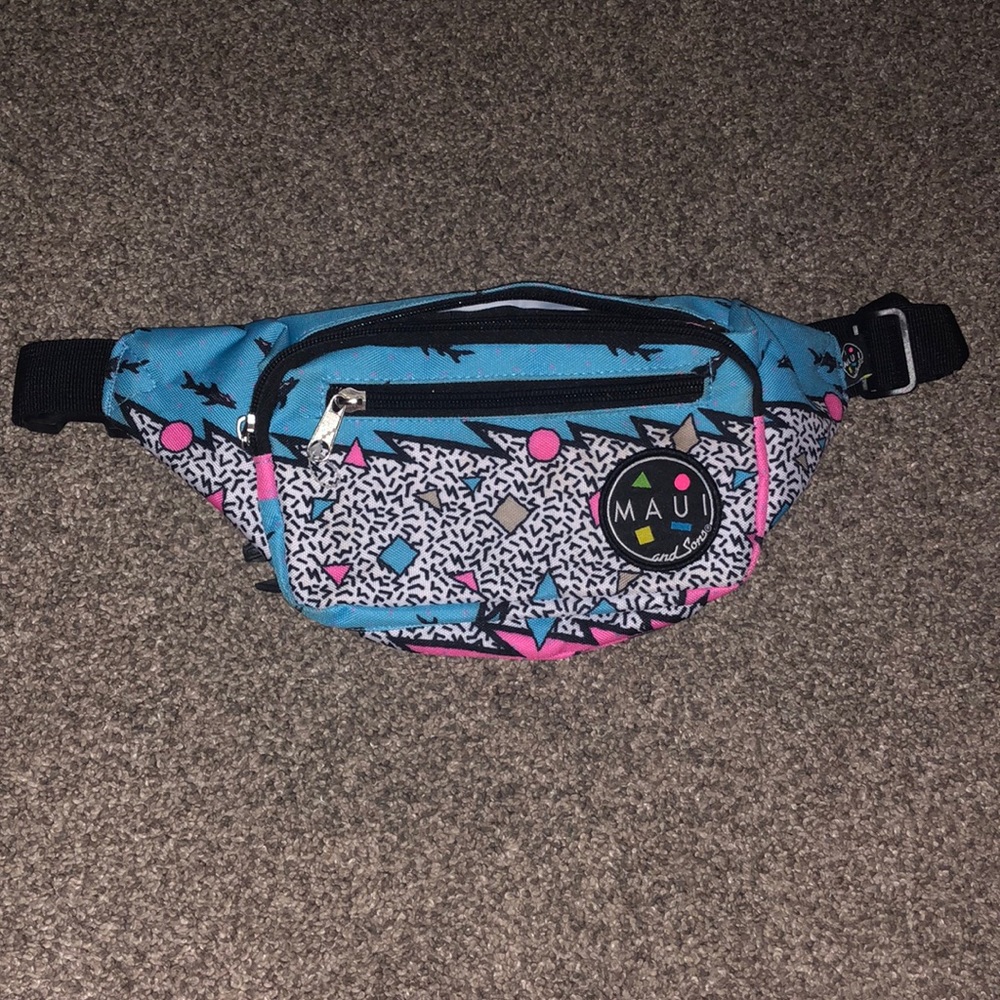 cute maui and sons fanny pack!